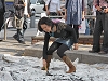 新聞女×田面遙華〜新聞で巨大ドレスを制作